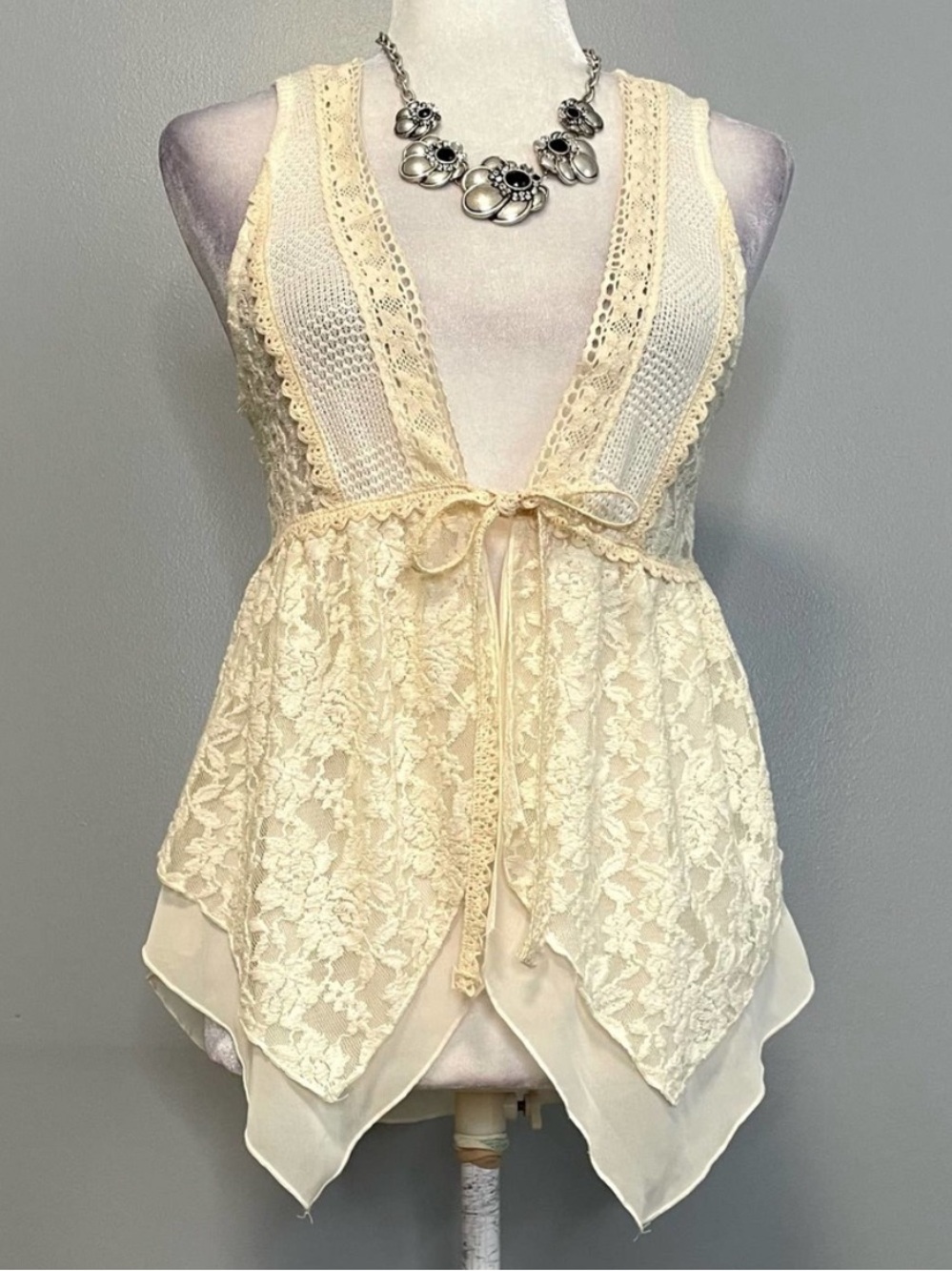 Daytrip Cream Lace Crochet & Chiffon Tie Boho Vest Top NEW XS